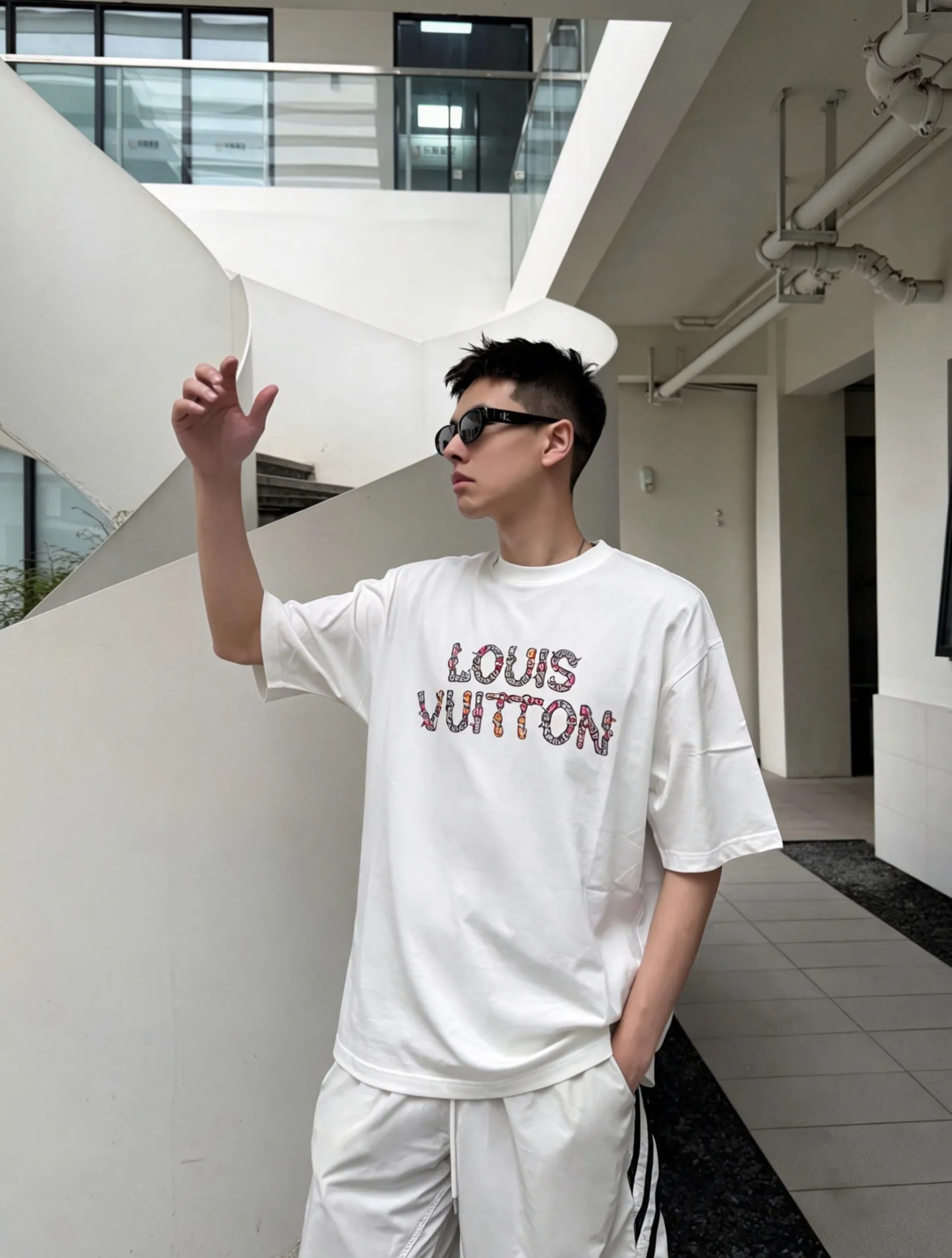 Louis Vuitton/ logo